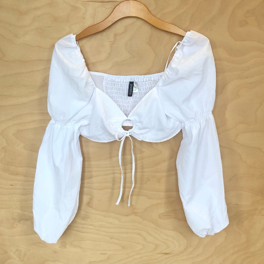 H&M Smocked White Crop Top Puff Sleeve With Front Ring Tie Womens Sz M.